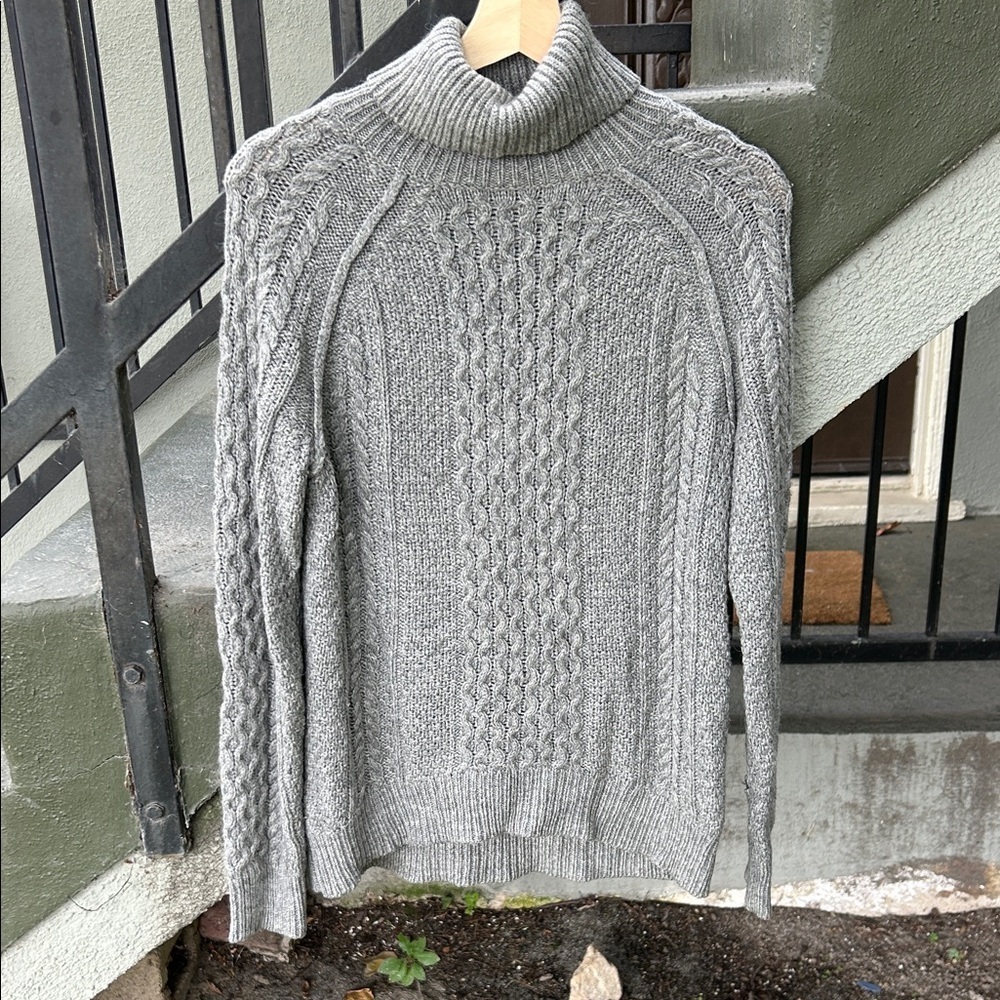 Vince Merino Wool Blend Cable Knit Sweater with One Flaw Sz Sm Preppy
